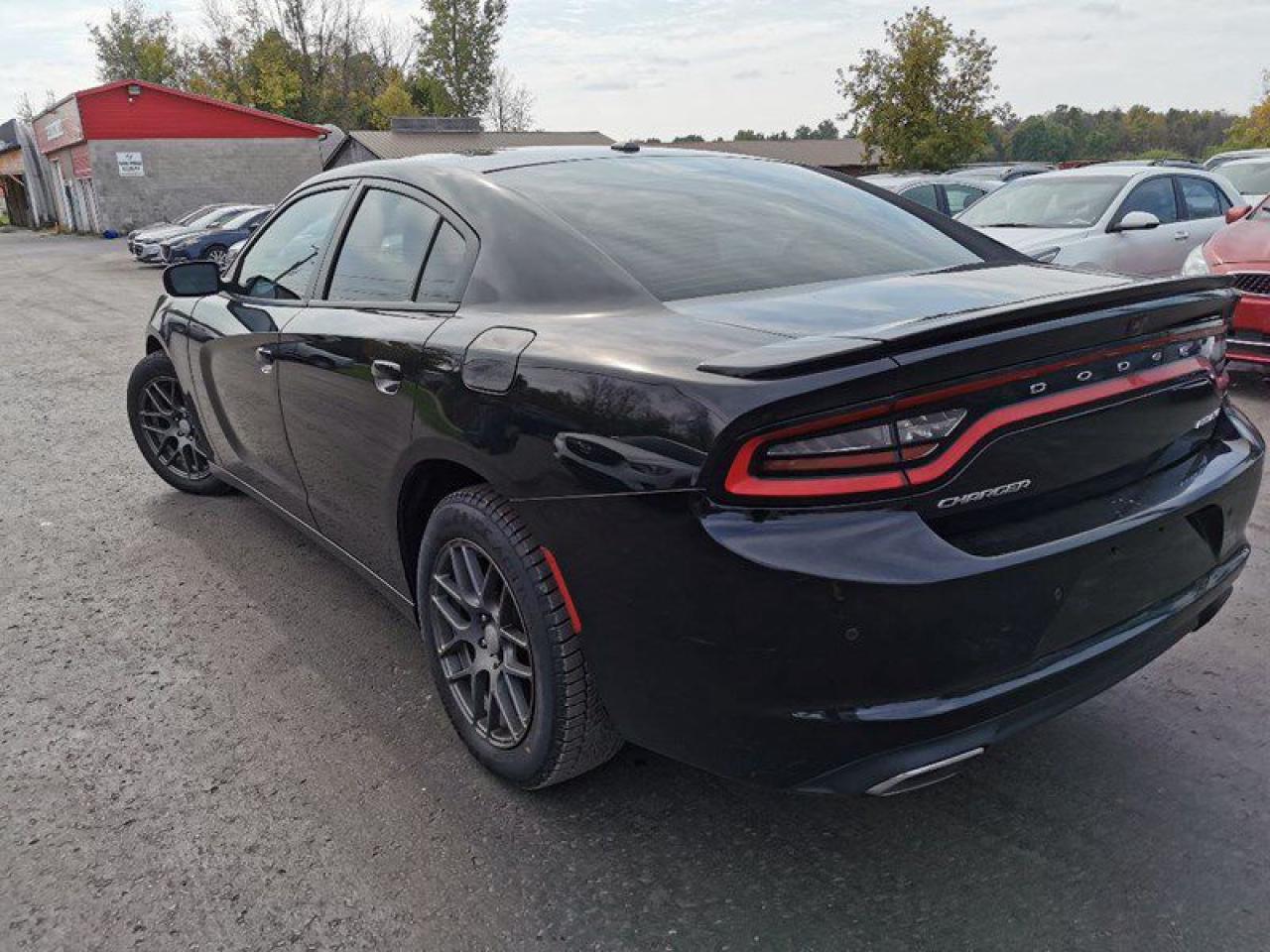 2017 Dodge Charger SXT - Photo #3