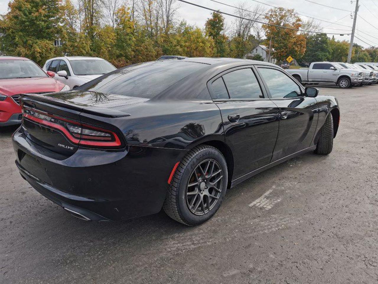 2017 Dodge Charger SXT - Photo #5