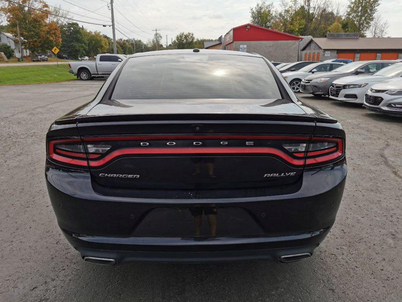 2017 Dodge Charger SXT - Photo #4