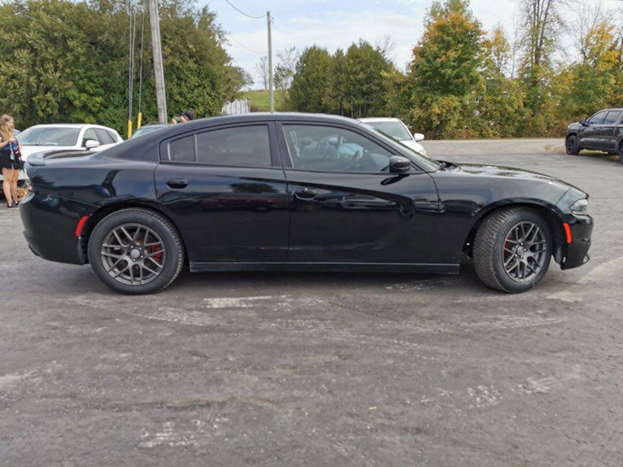 2017 Dodge Charger SXT - Photo #6