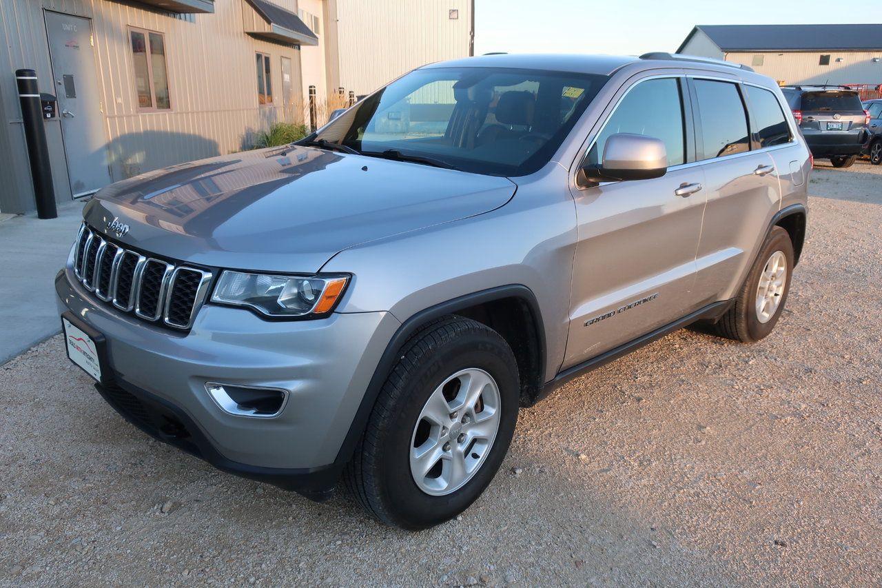 Used 2017 Jeep Grand Cherokee Laredo 4x4 6 cyl suv very well equipped - great condition for sale in West Saint Paul, MB