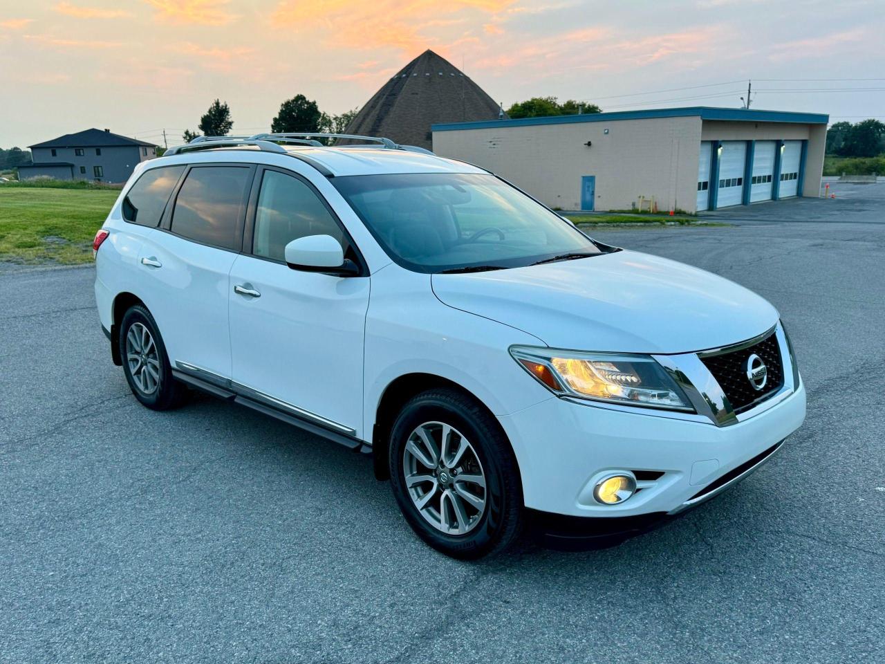 2014 Nissan Pathfinder SL - 7 Seats Certified - Photo #3