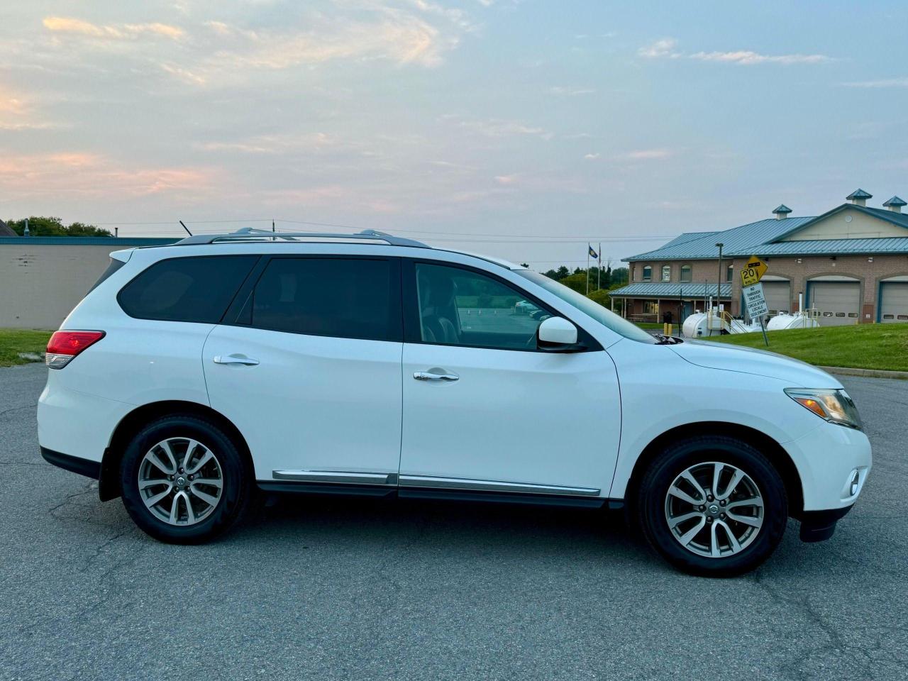 2014 Nissan Pathfinder SL - 7 Seats Certified - Photo #11