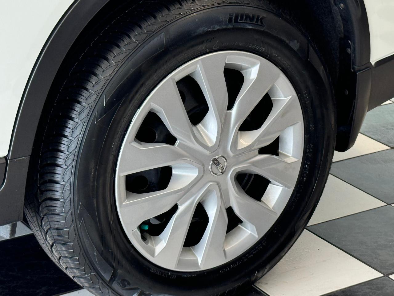 2017 Nissan Rogue S+Emergency Brake+BSM+New Tires+CLEAN CARFAX Photo58