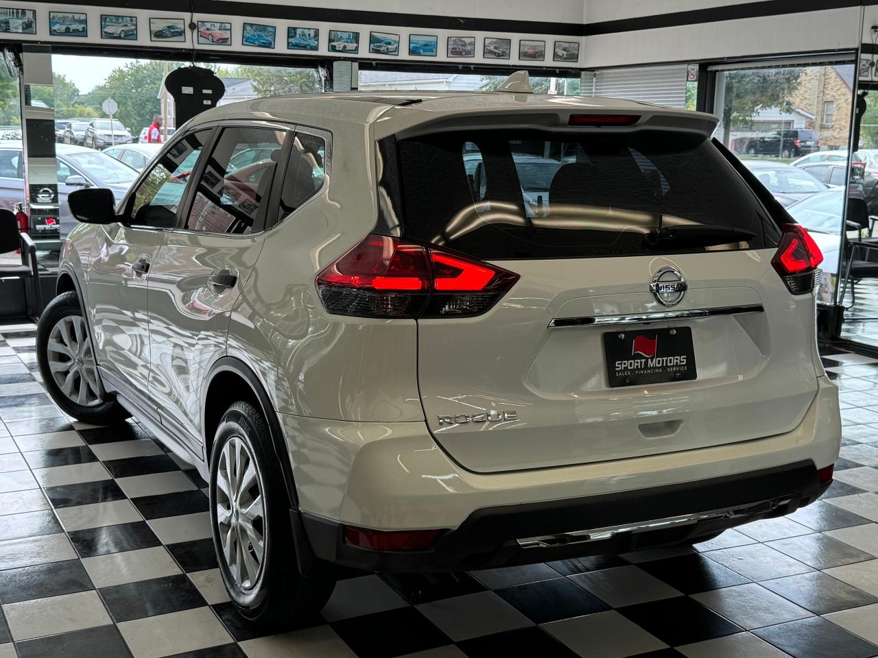 2017 Nissan Rogue S+Emergency Brake+BSM+New Tires+CLEAN CARFAX - Photo #14