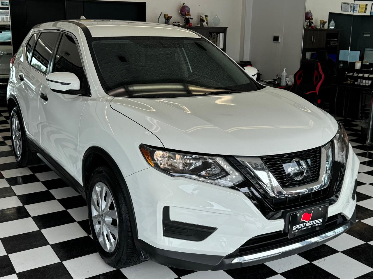 2017 Nissan Rogue S+Emergency Brake+BSM+New Tires+CLEAN CARFAX Photo8