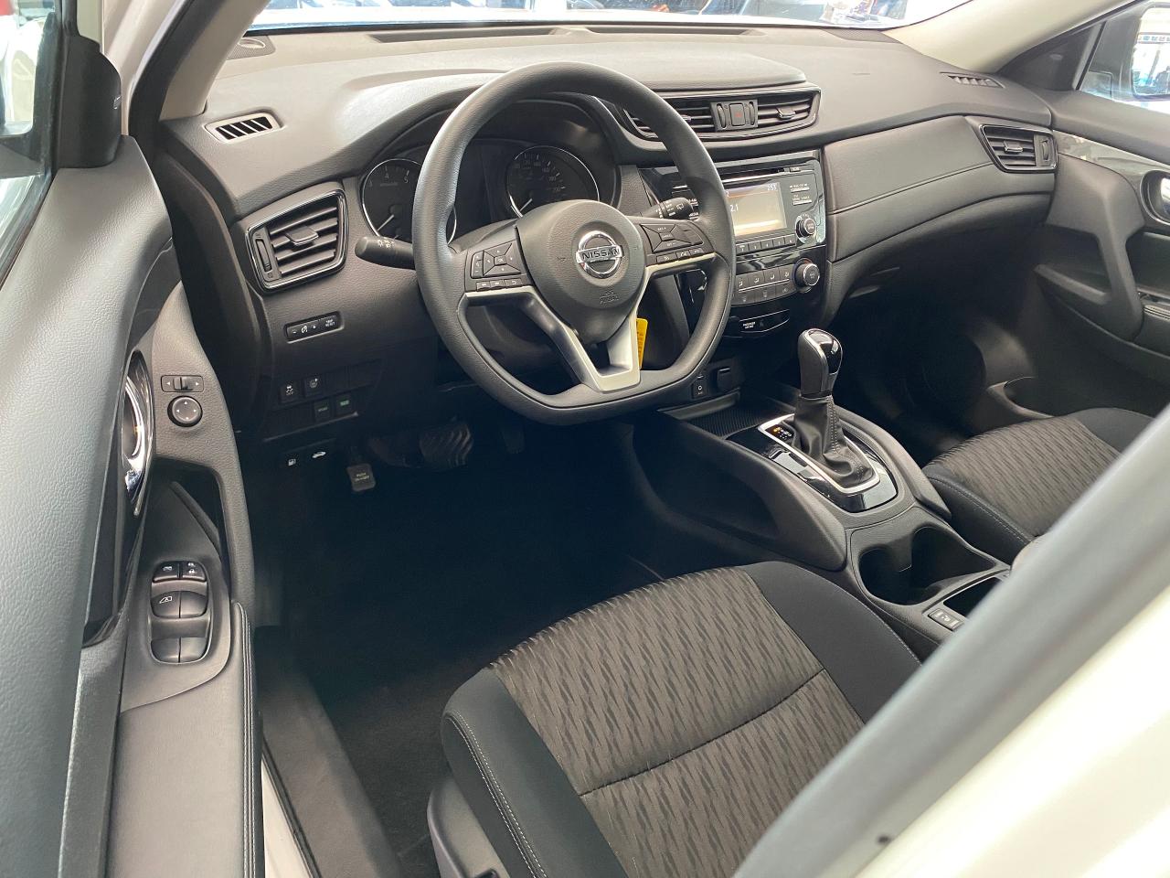 2017 Nissan Rogue S+Emergency Brake+BSM+New Tires+CLEAN CARFAX - Photo #18