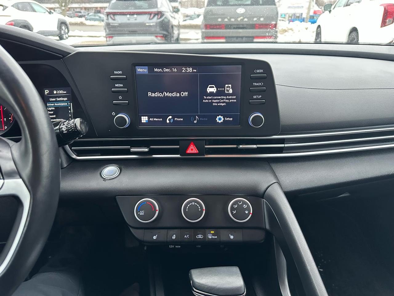 2022 Hyundai Elantra Preferred IVT Photo12