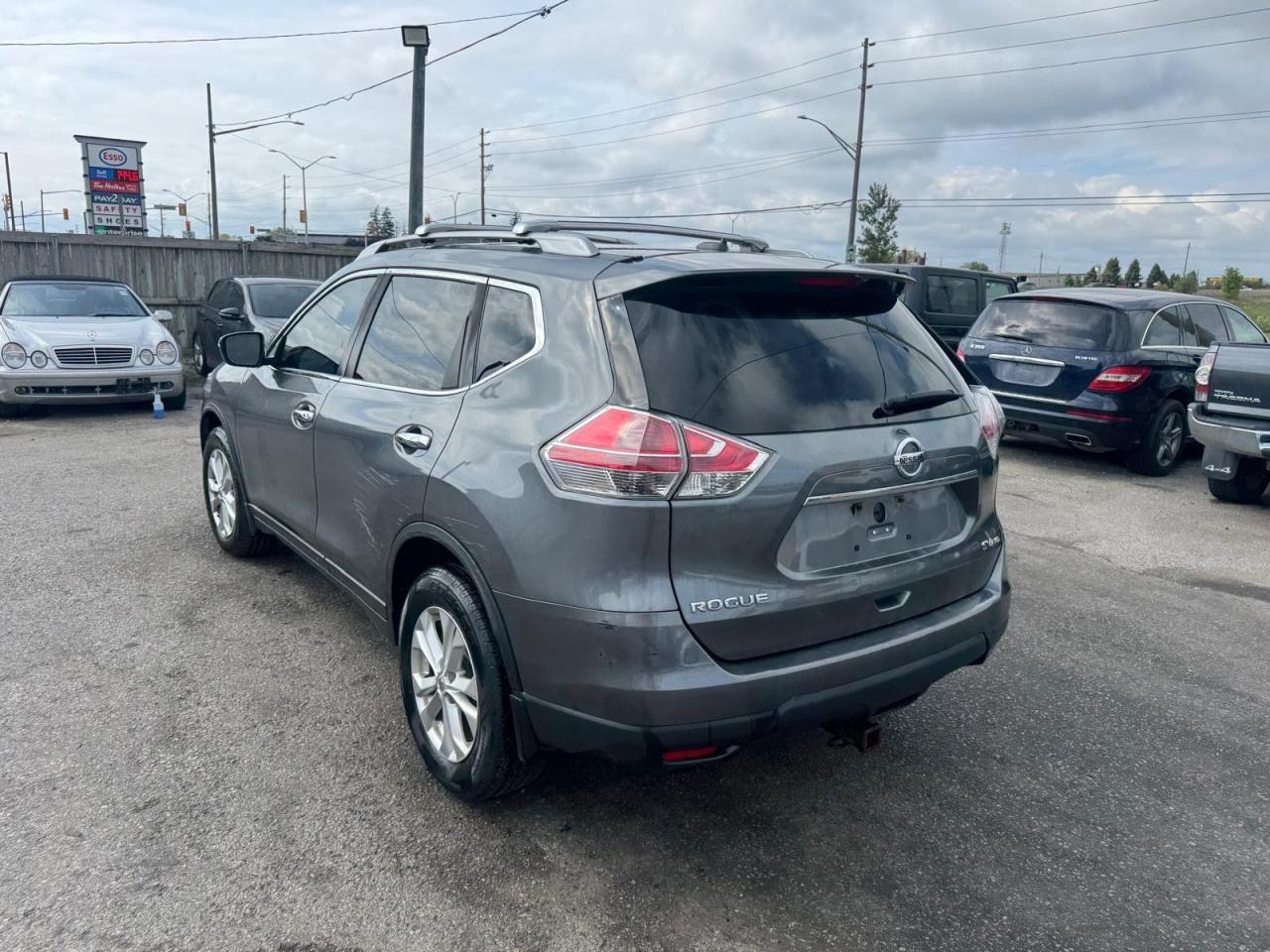 2016 Nissan Rogue SV, AWD, PANO ROOF, WELL SERVICED, CERTIFIED - Photo #3