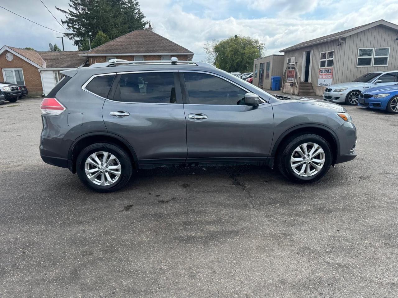 2016 Nissan Rogue SV, AWD, PANO ROOF, WELL SERVICED, CERTIFIED - Photo #6