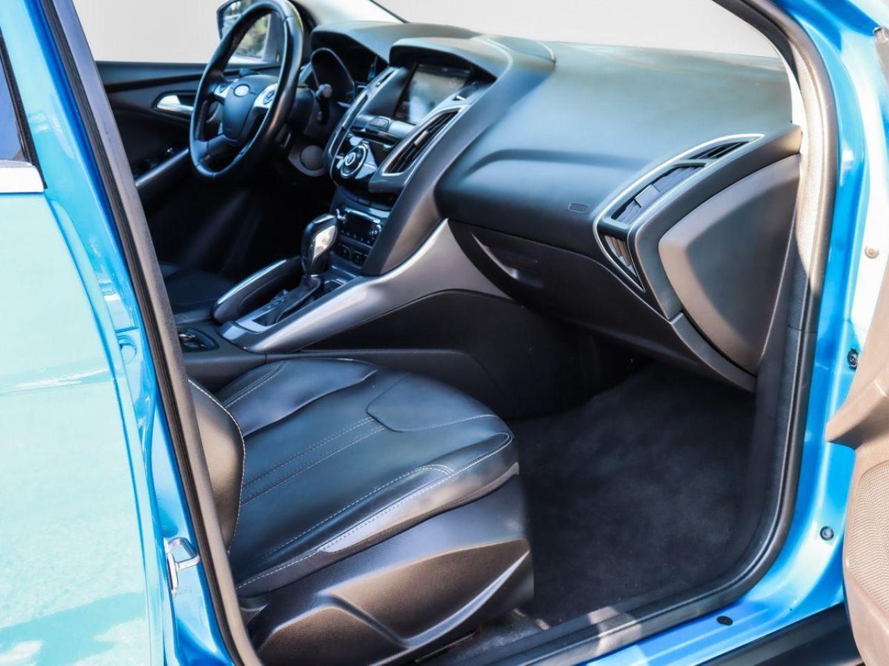 2012 Ford Focus Titanium Sunroof Leather RearCam Sub-woofer Heated - Photo #17