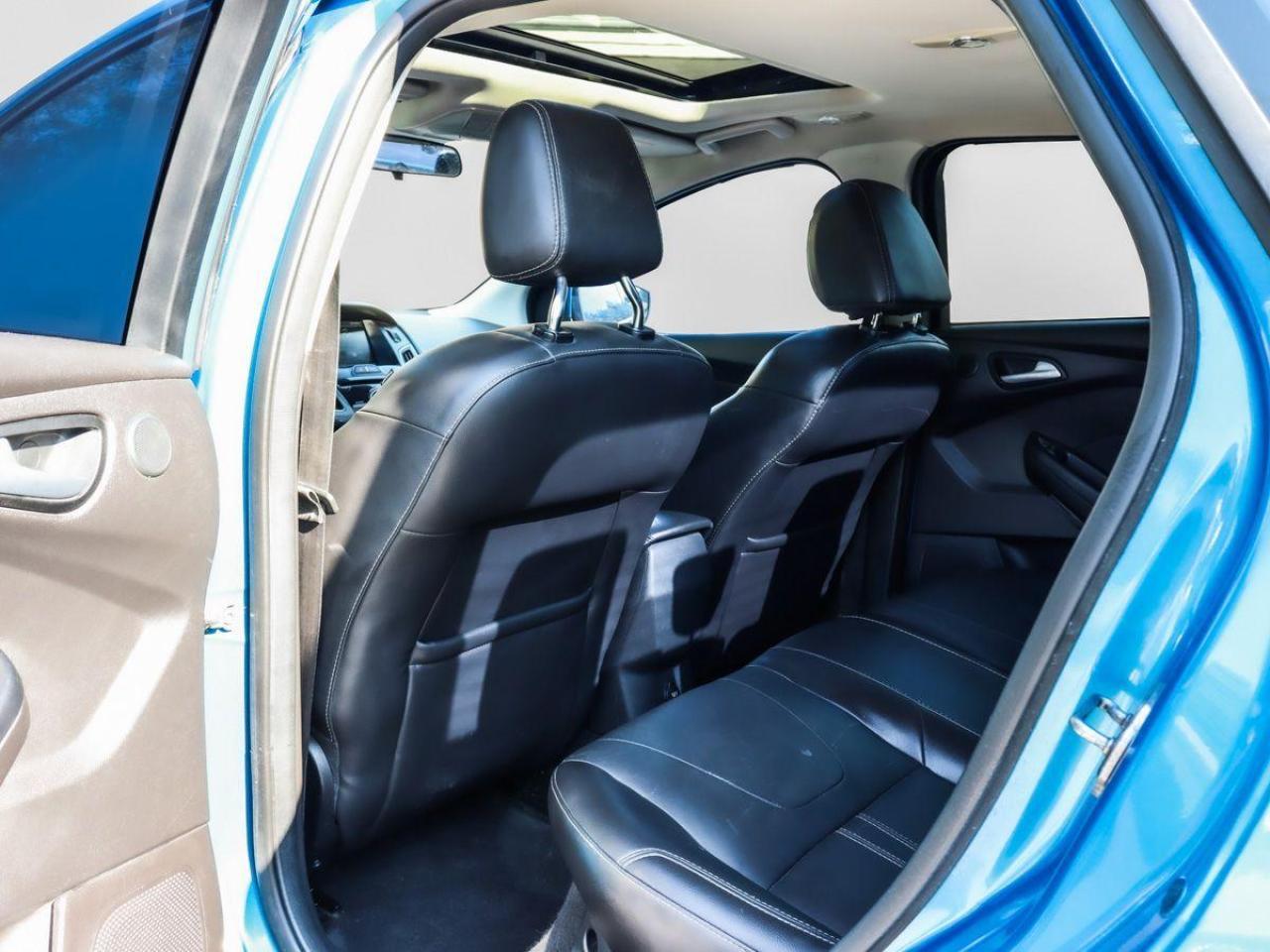 2012 Ford Focus Titanium Sunroof Leather RearCam Sub-woofer Heated - Photo #18