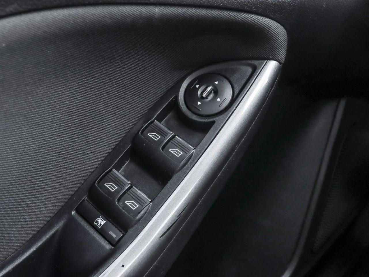 2012 Ford Focus Titanium Sunroof Leather RearCam Sub-woofer Heated - Photo #26