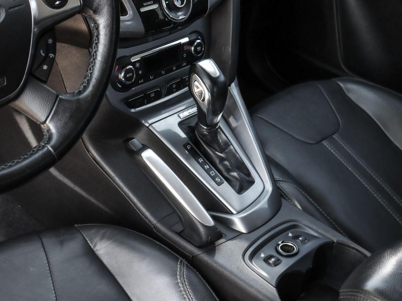 2012 Ford Focus Titanium Sunroof Leather RearCam Sub-woofer Heated - Photo #27