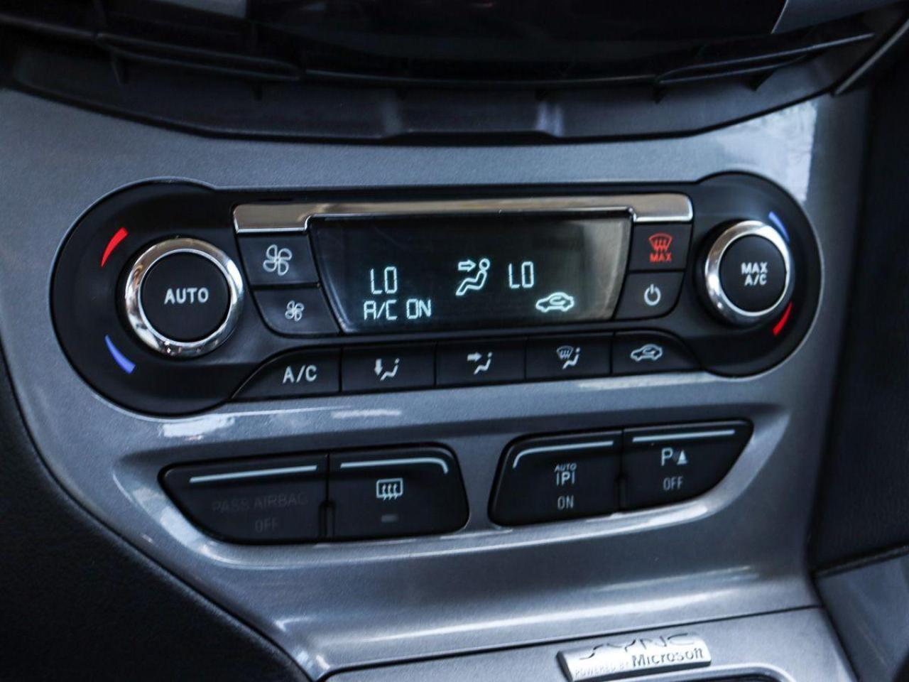 2012 Ford Focus Titanium Sunroof Leather RearCam Sub-woofer Heated - Photo #31