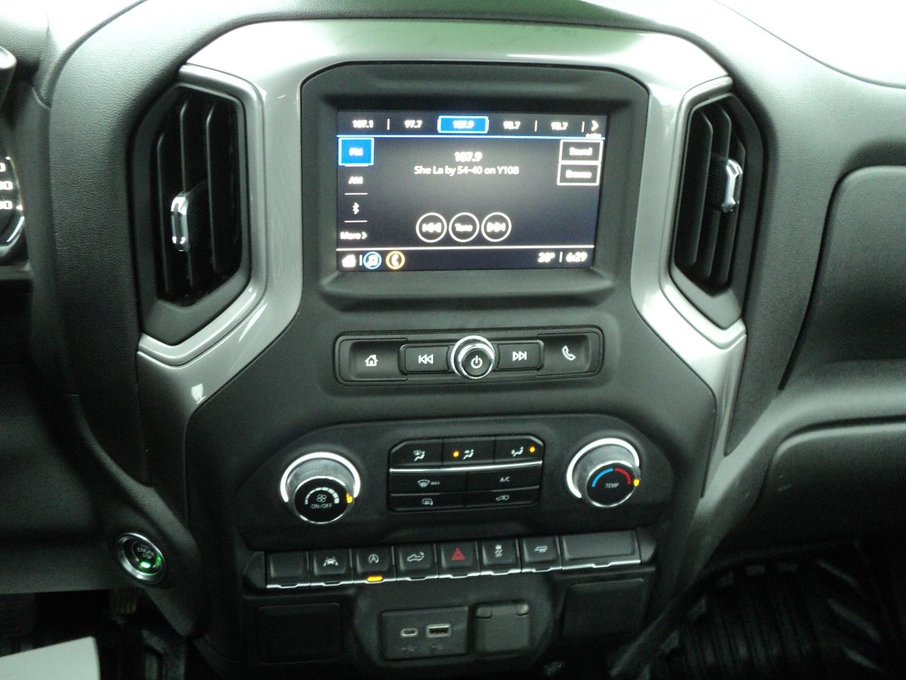 2022 Chevrolet Silverado 1500 WT RegCab 2WD 5.3L8cyl 8ft Box BackUpCam - Photo #17