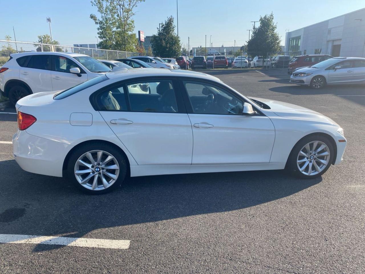 2013 BMW 3 Series 320i xDrive Photo4