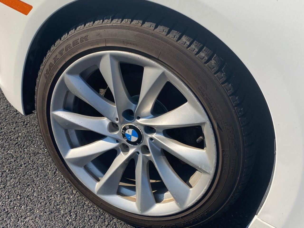 2013 BMW 3 Series 320i xDrive Photo3