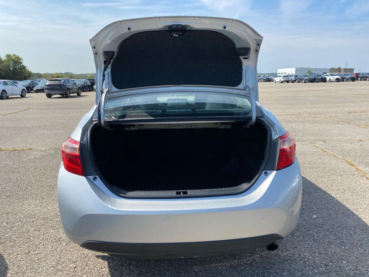 2018 Toyota Corolla LE - Photo #13