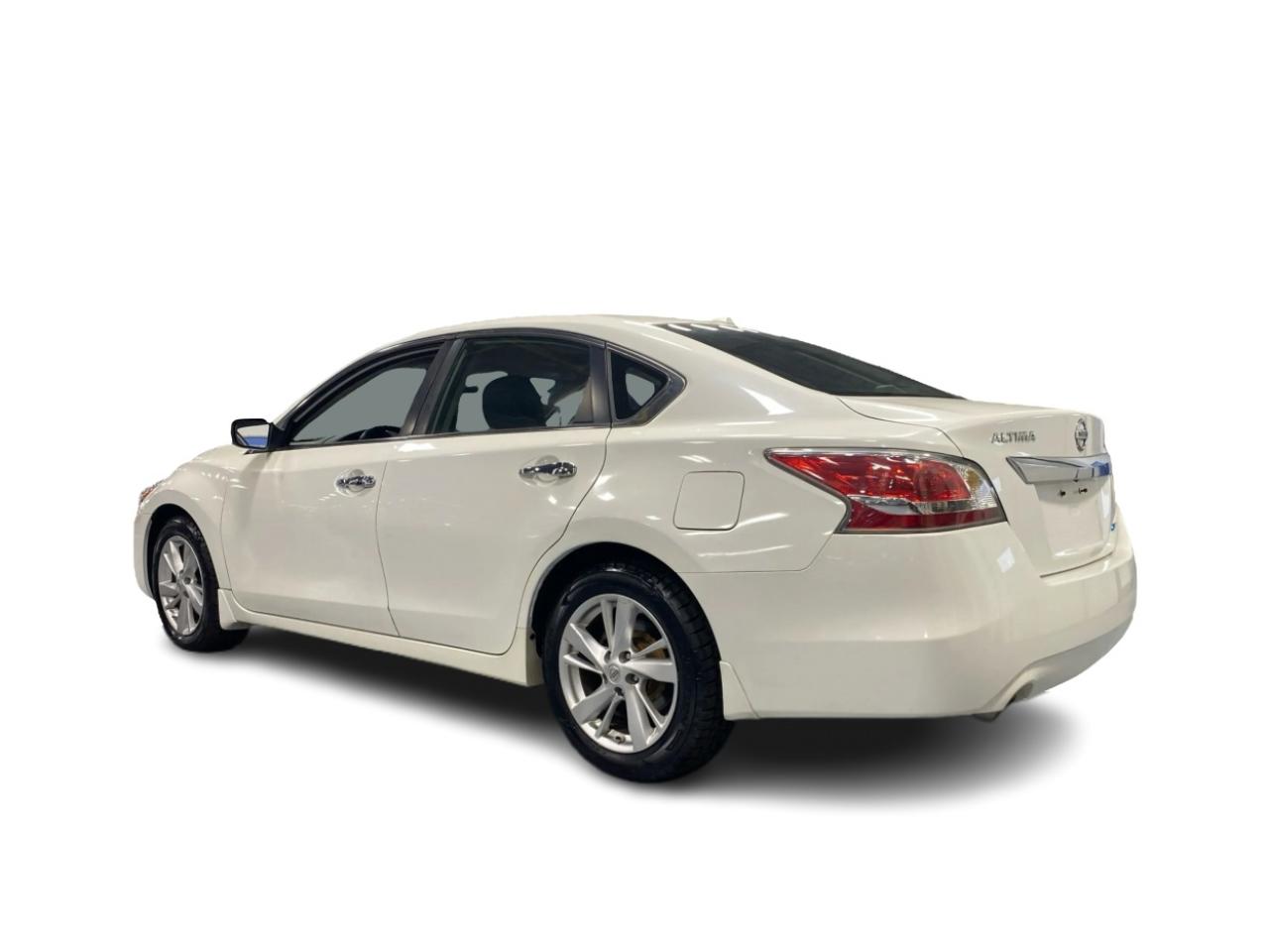 2015 Nissan Altima 4dr Sdn I4 CVT 2.5 SV Photo