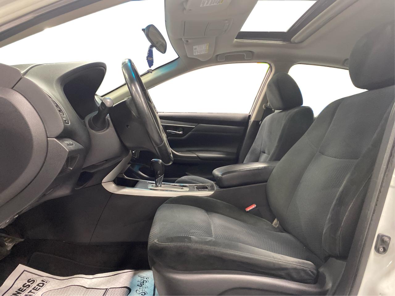 2015 Nissan Altima 4dr Sdn I4 CVT 2.5 SV Photo