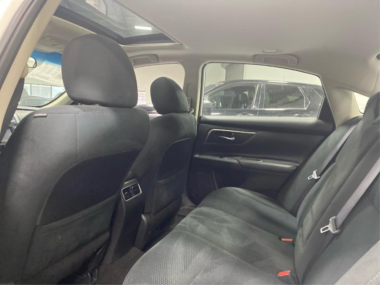 2015 Nissan Altima 4dr Sdn I4 CVT 2.5 SV Photo