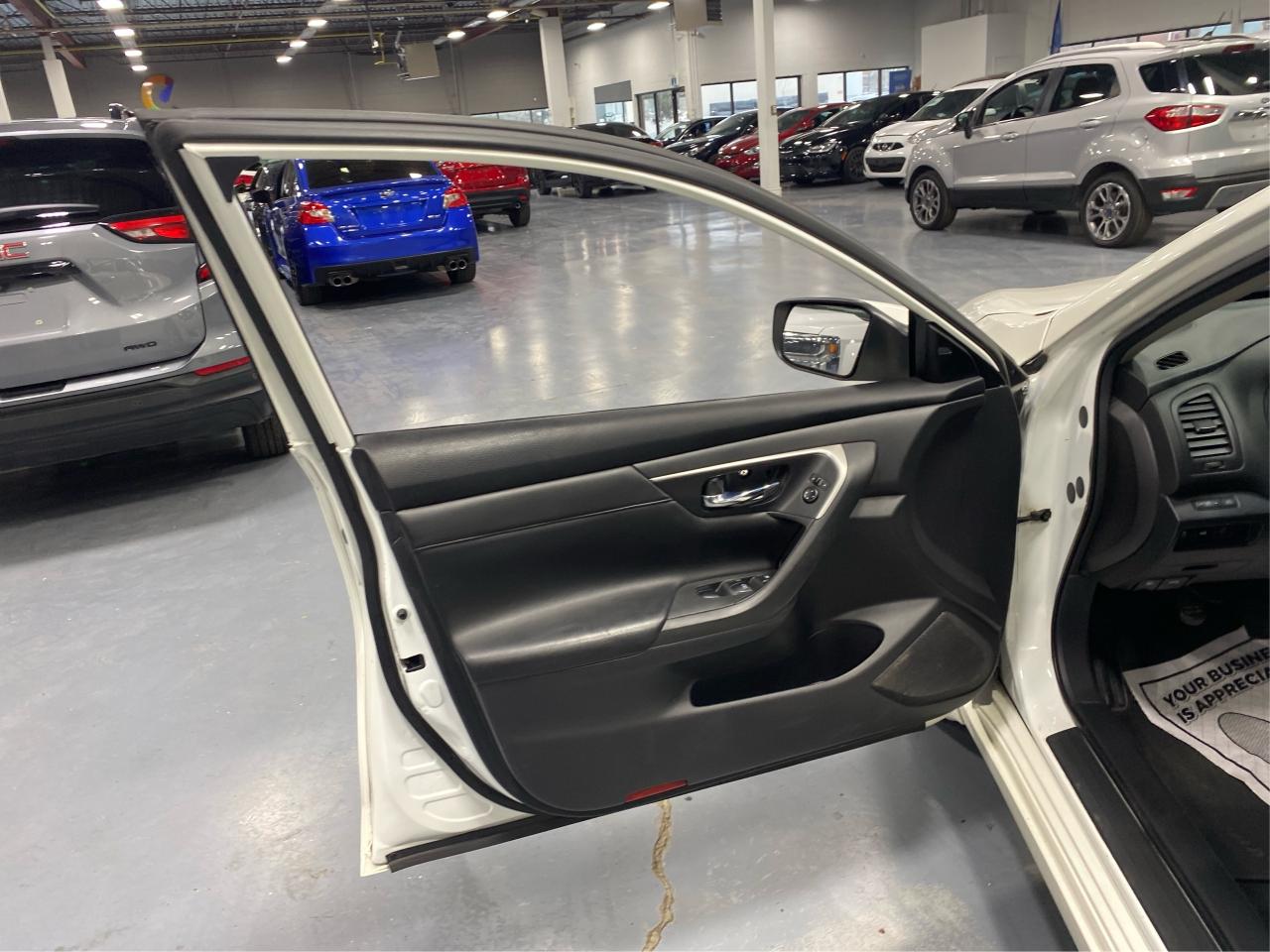 2015 Nissan Altima 4dr Sdn I4 CVT 2.5 SV Photo