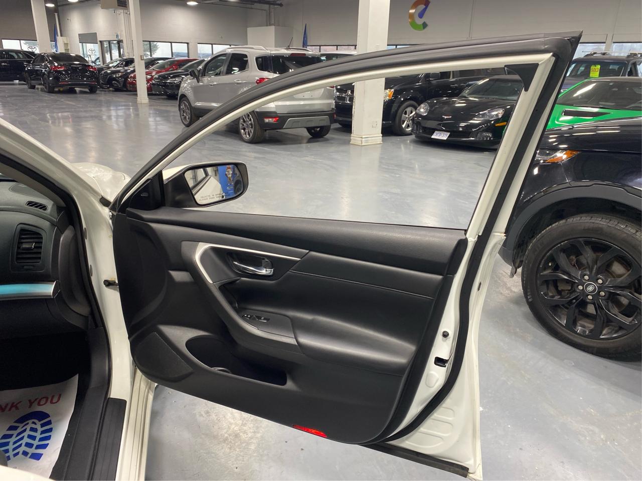 2015 Nissan Altima 4dr Sdn I4 CVT 2.5 SV Photo