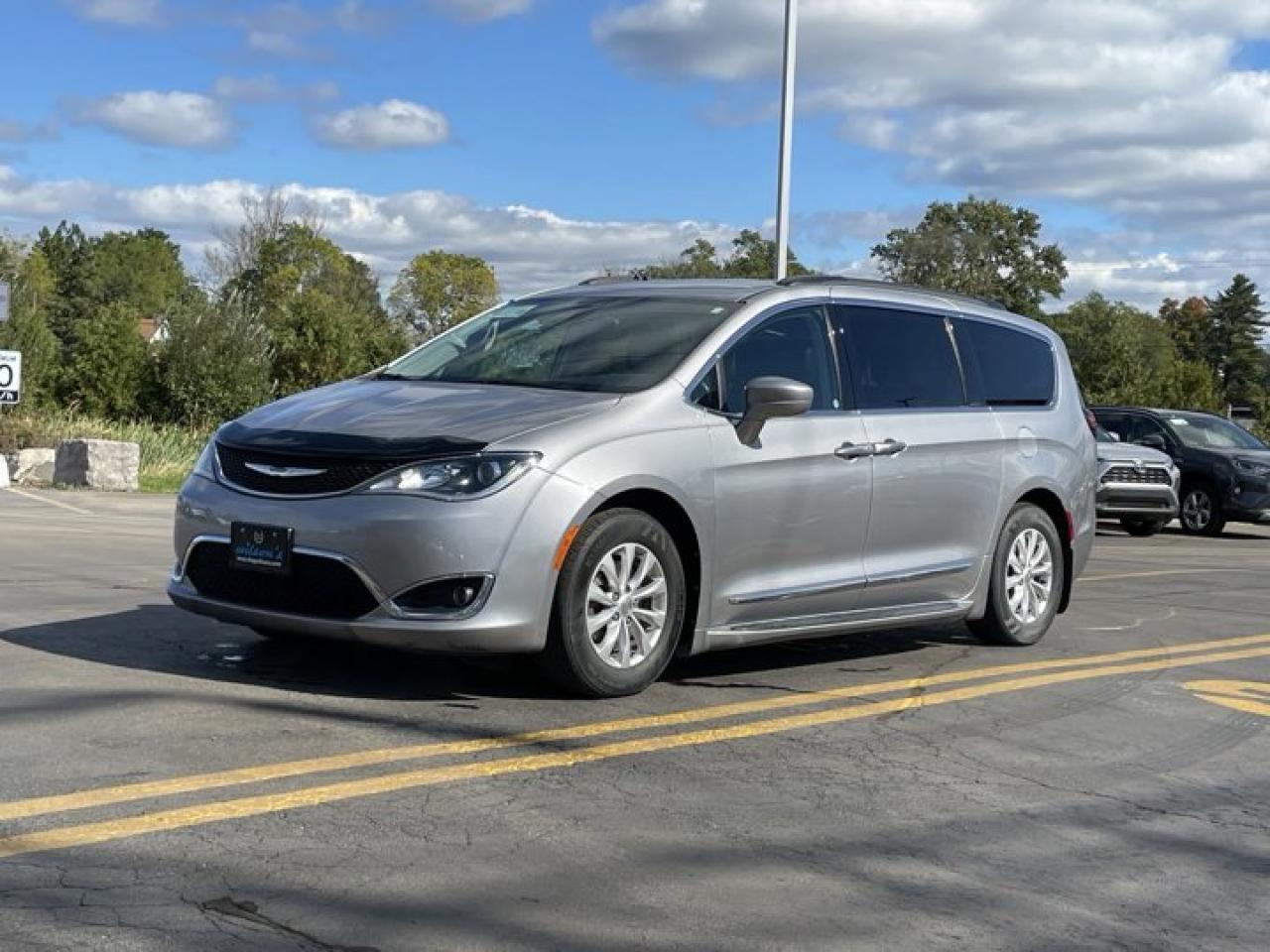 Used 2017 Chrysler Pacifica Touring-L Leather, 8 Pass, Nav, Tow Pkg, Blind Spot Detection, Alpine Audio, Power Sliders + Hatch for sale in Guelph, ON