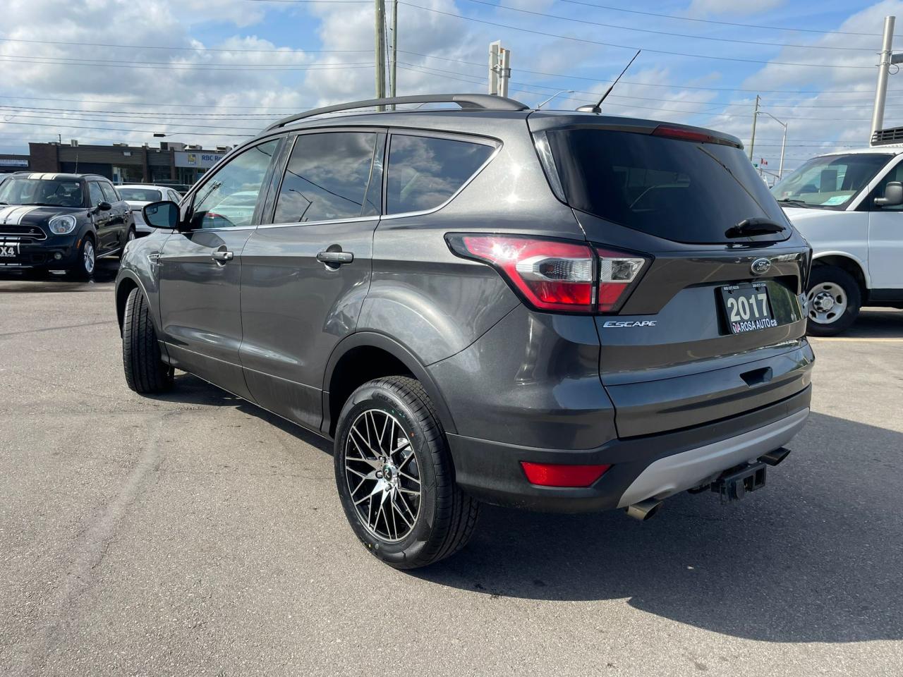 2017 Ford Escape 4WD 4dr SE NO ACCIDENT NAVIGATION NEW TIRES/BRAKES - Photo #4