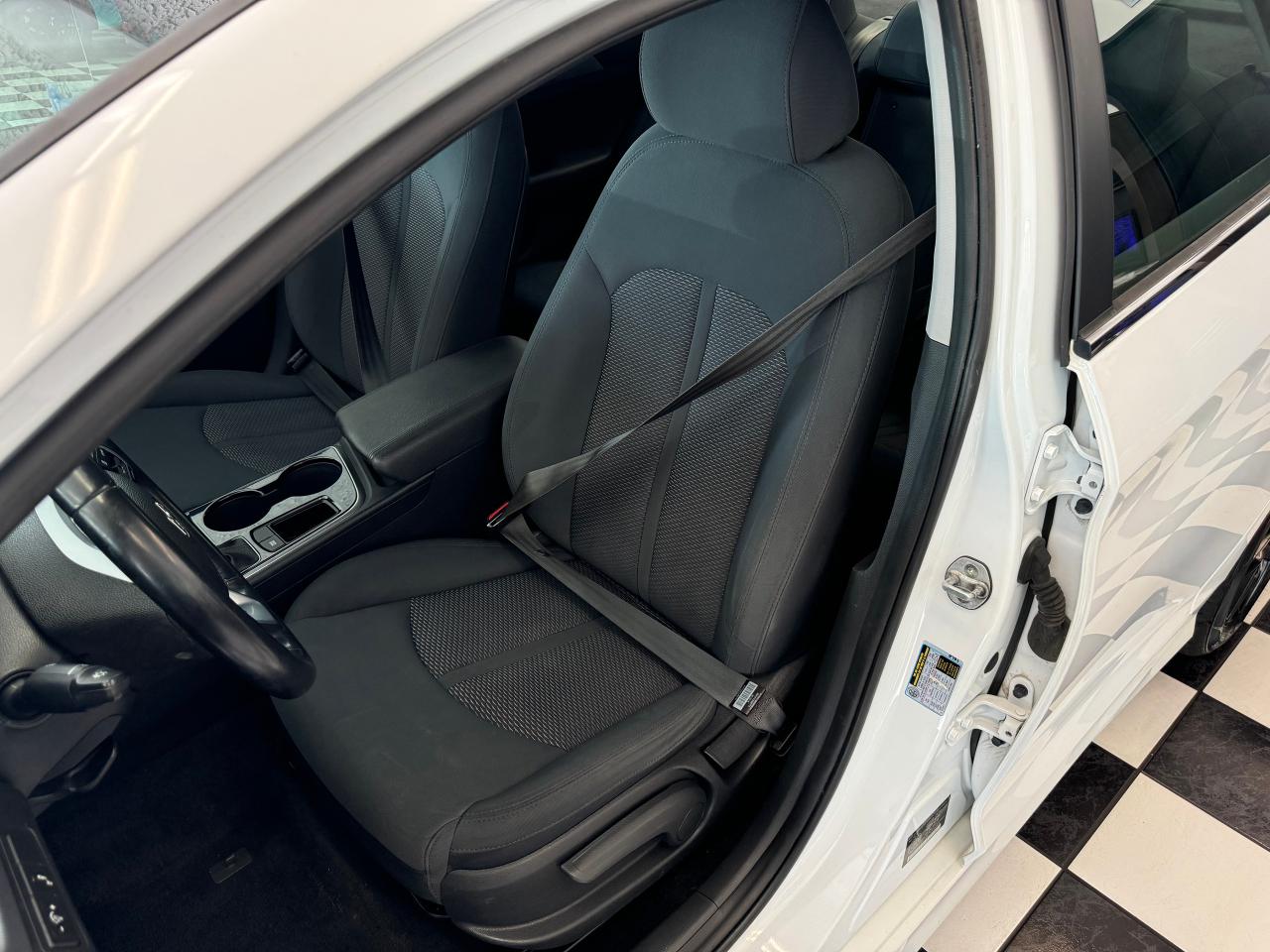 2019 Hyundai Sonata Essential+New Tires+Brakes+ApplePlay+CLEAN CARFAX - Photo #21