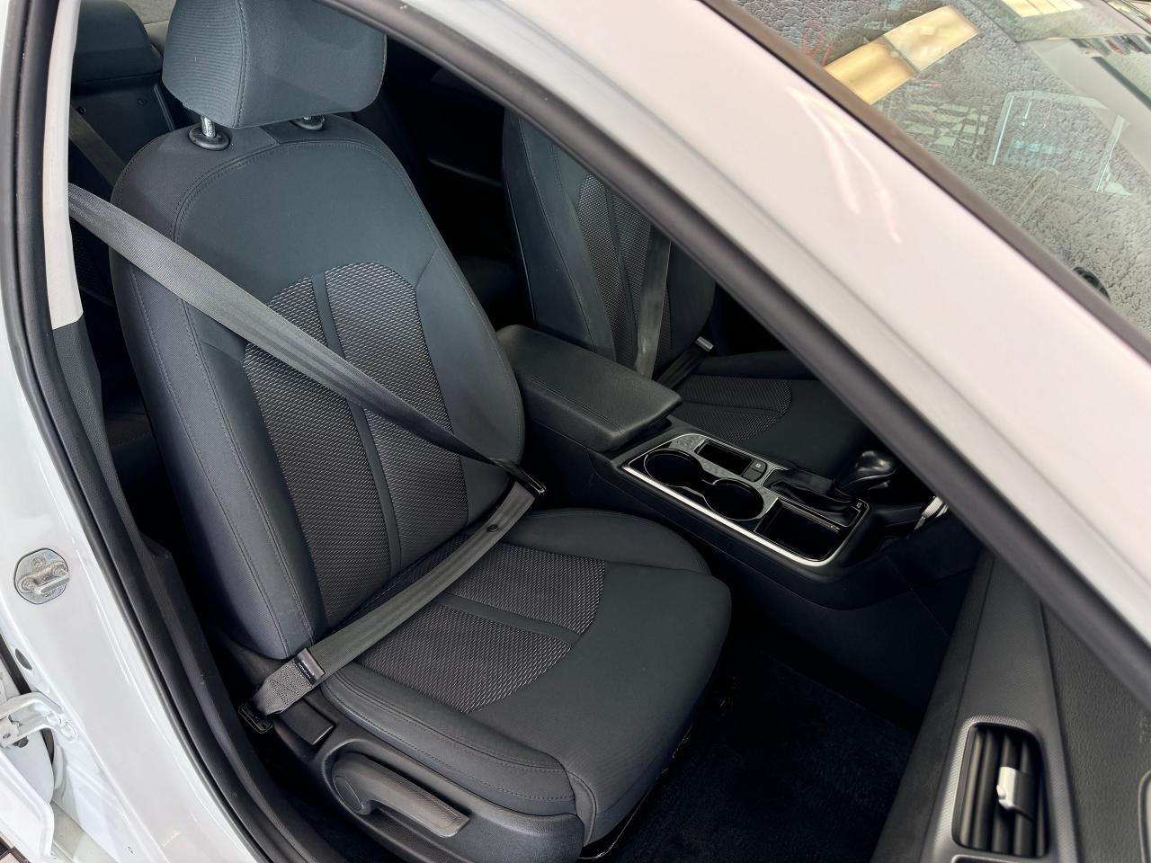2019 Hyundai Sonata Essential+New Tires+Brakes+ApplePlay+CLEAN CARFAX - Photo #24
