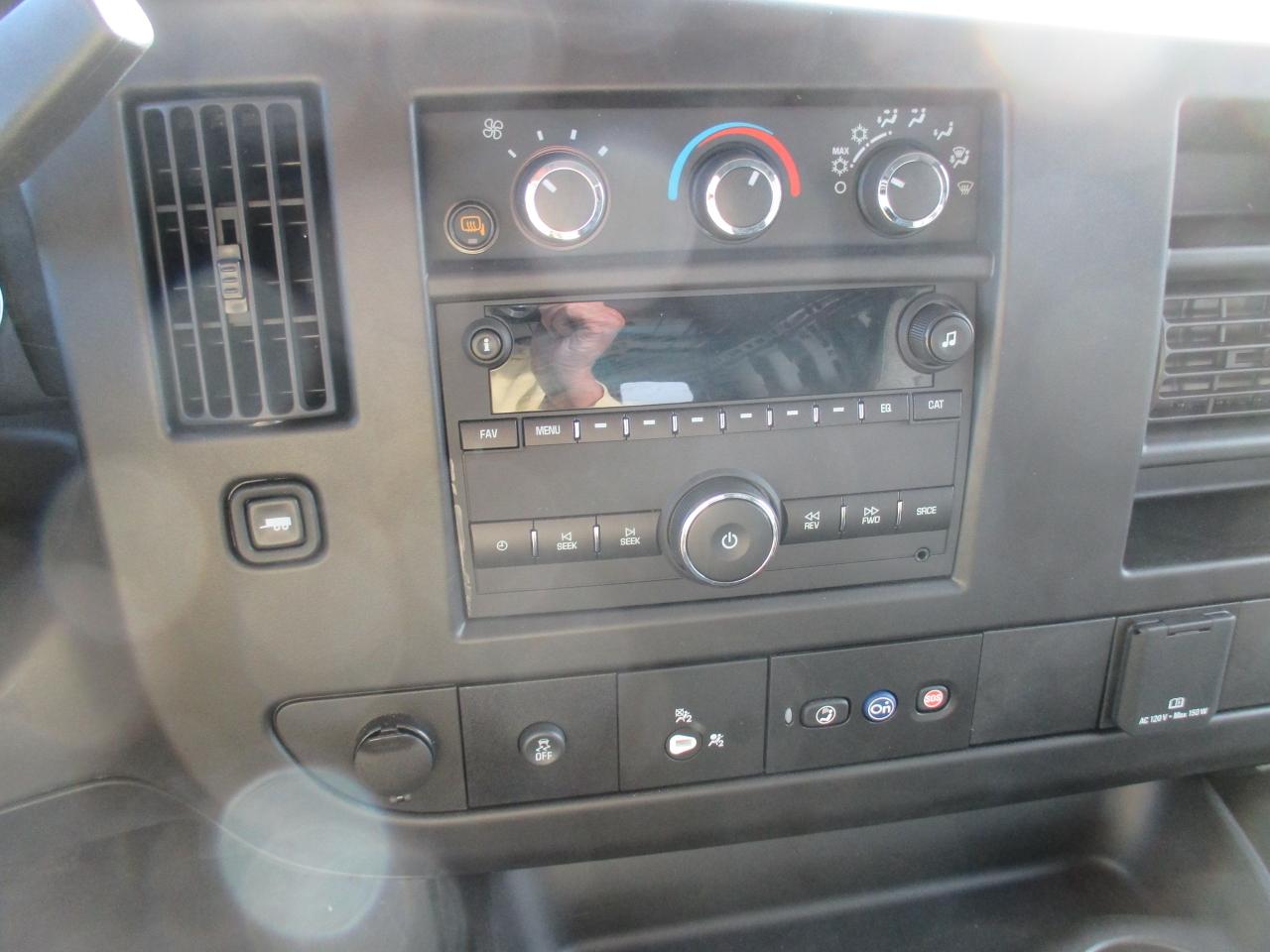 2023 GMC Savana Cargo Van RWD 2500 155" - Photo #12