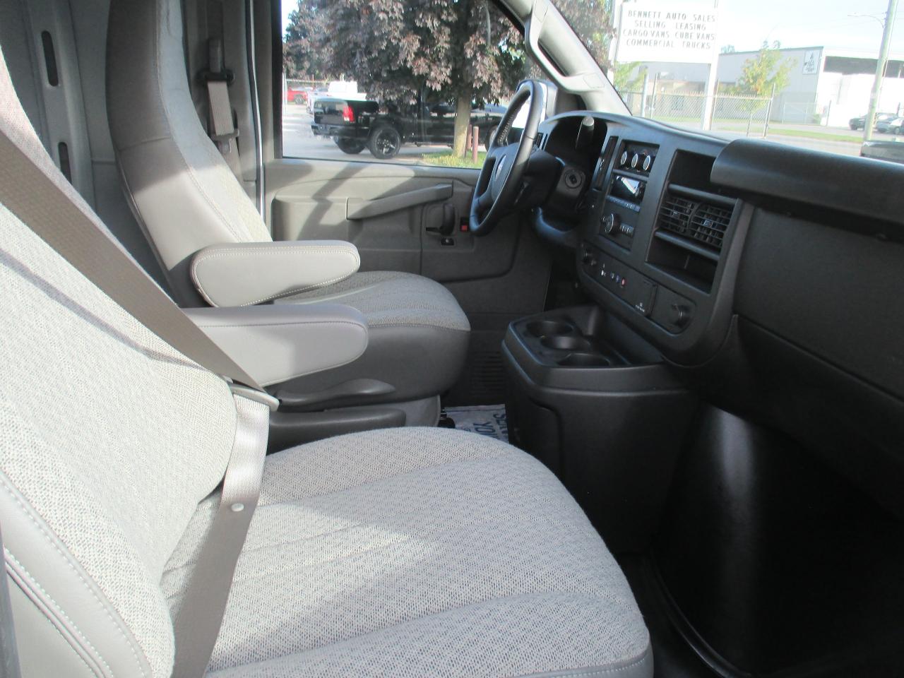 2022 GMC Savana 3500 RWD 3500 155" - Photo #8