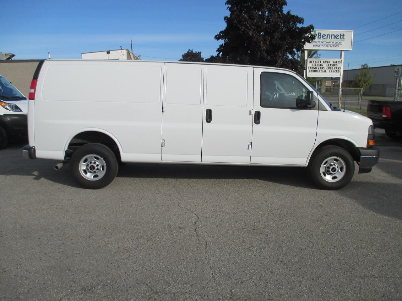 2022 GMC Savana 3500 RWD 3500 155" - Photo #3
