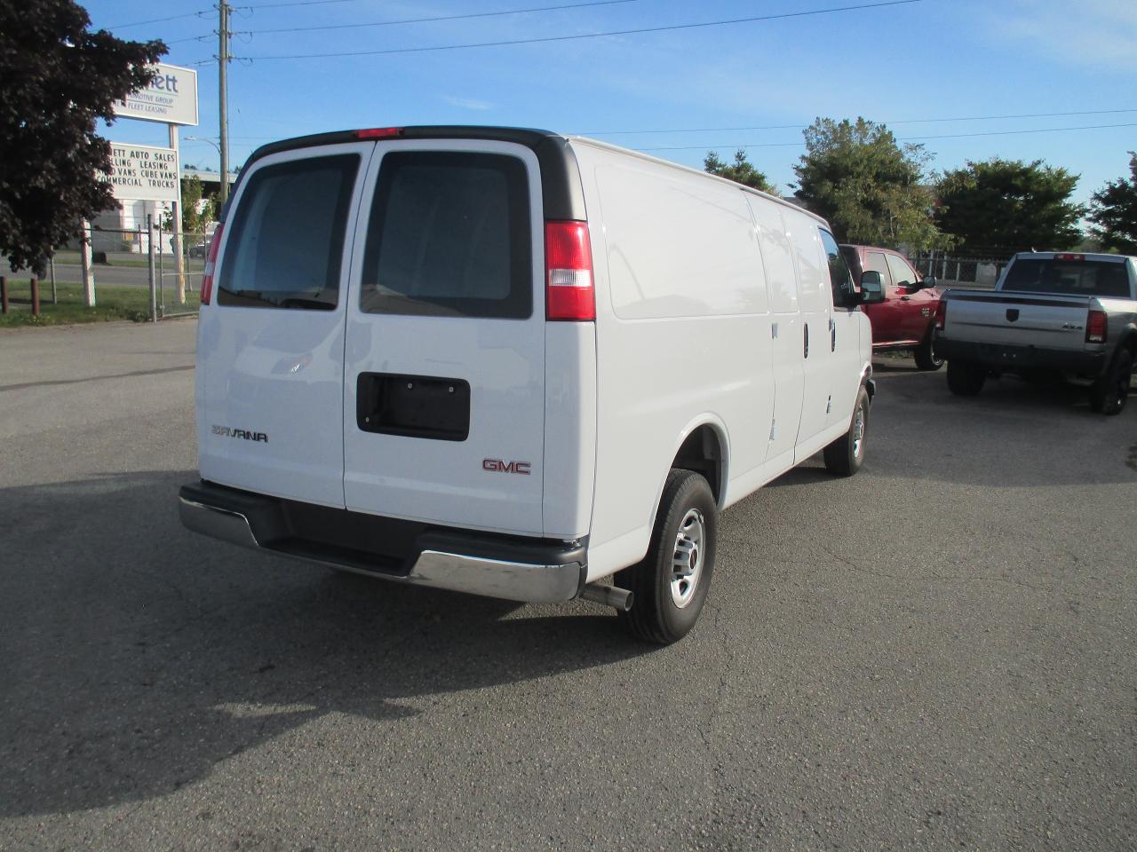 2022 GMC Savana 3500 RWD 3500 155" - Photo #5