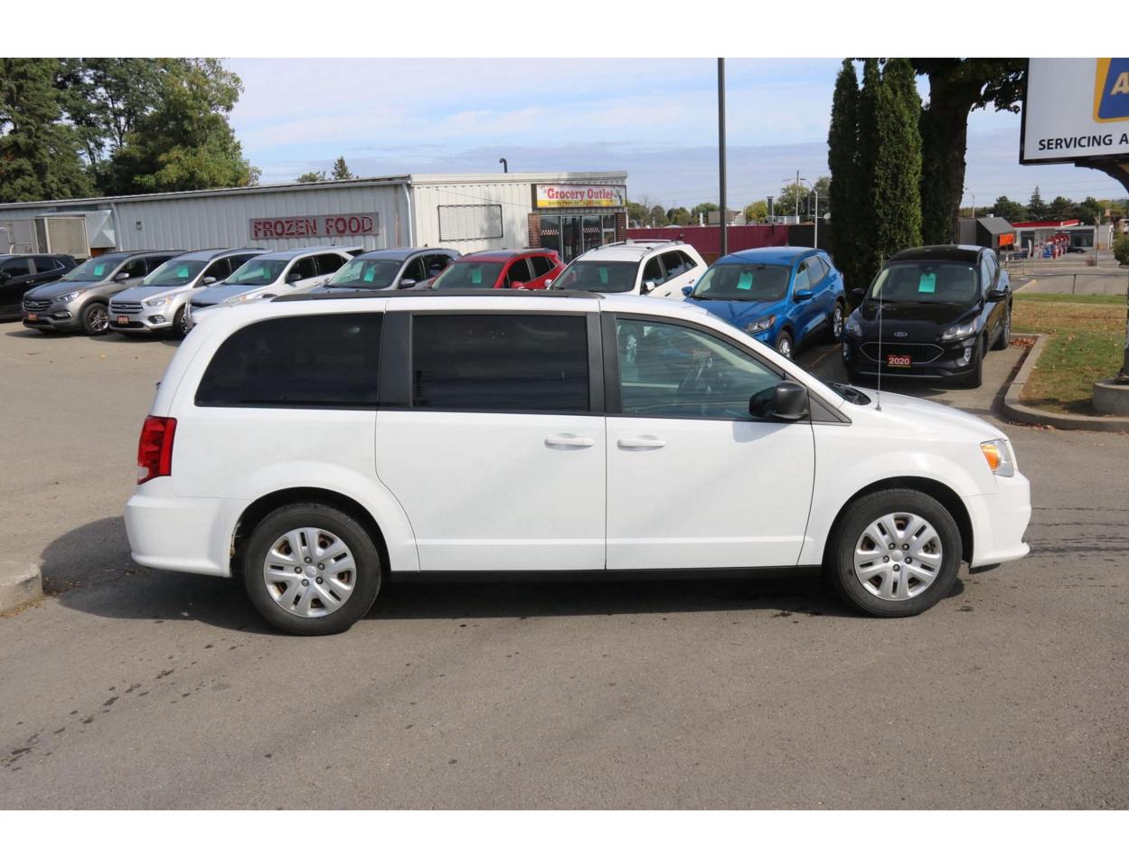 2018 Dodge Grand Caravan SXT - Photo #5