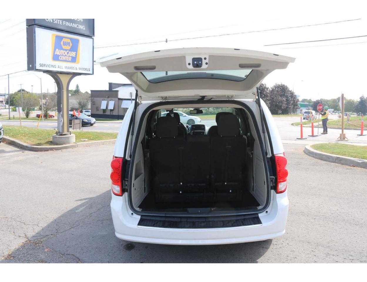 2018 Dodge Grand Caravan SXT - Photo #10