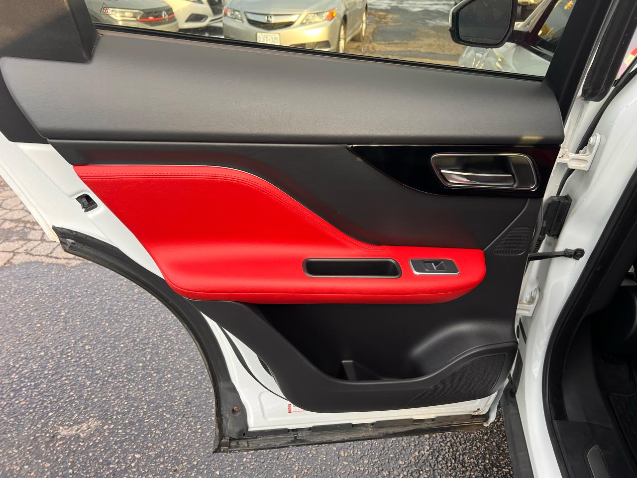 2019 Jaguar F-PACE 20d AWD R-Sport Photo40