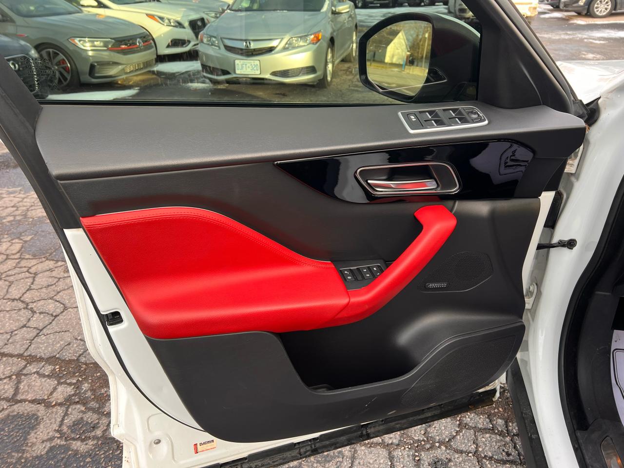 2019 Jaguar F-PACE 20d AWD R-Sport Photo38