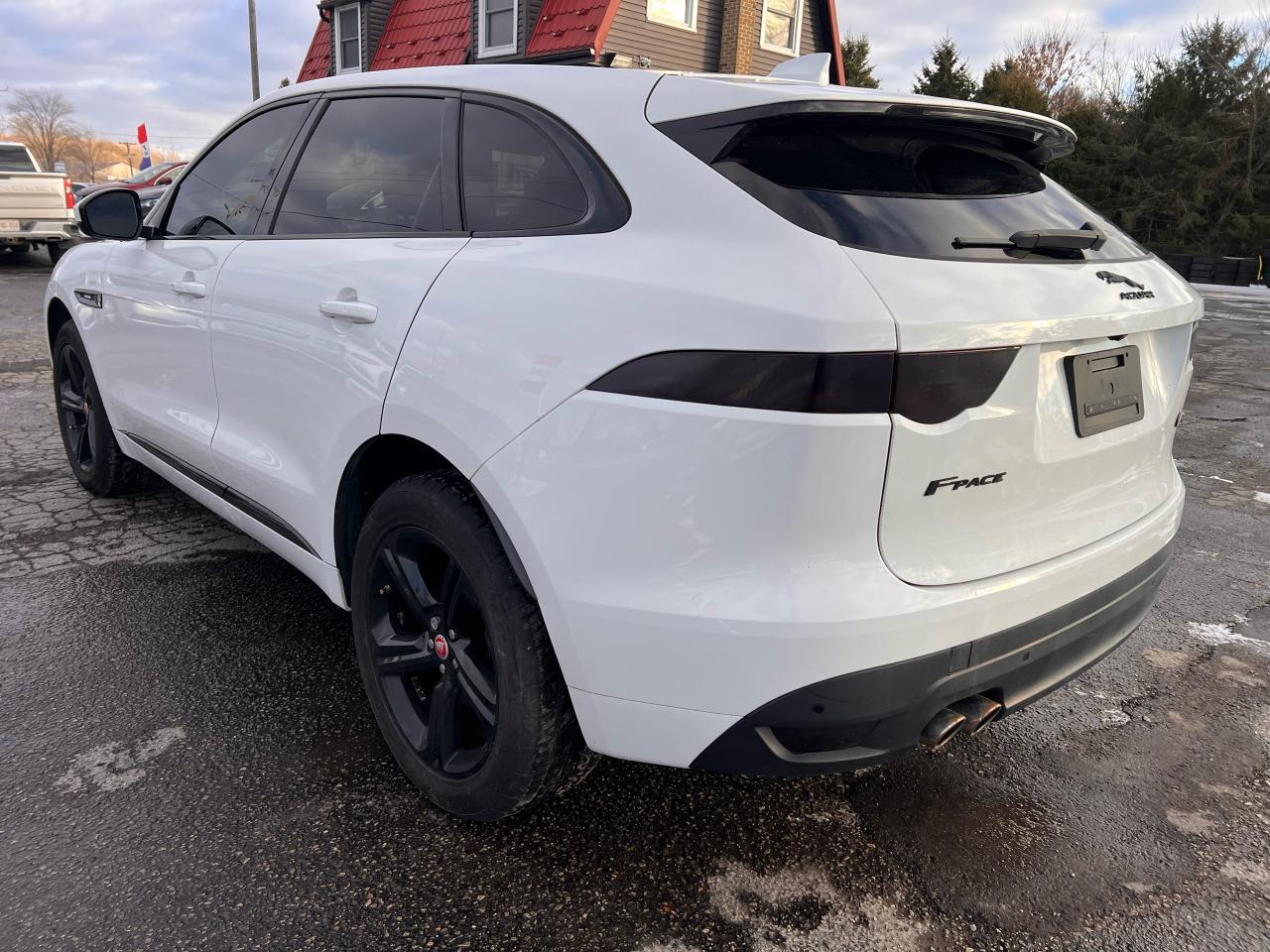 2019 Jaguar F-PACE 20d AWD R-Sport Photo30