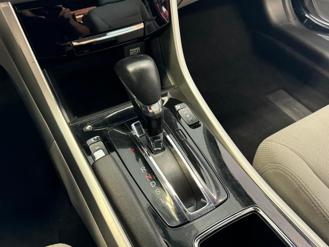 2017 Honda Accord LX+New Brakes+Camera+ApplePlay+Heated Seats - Photo #31