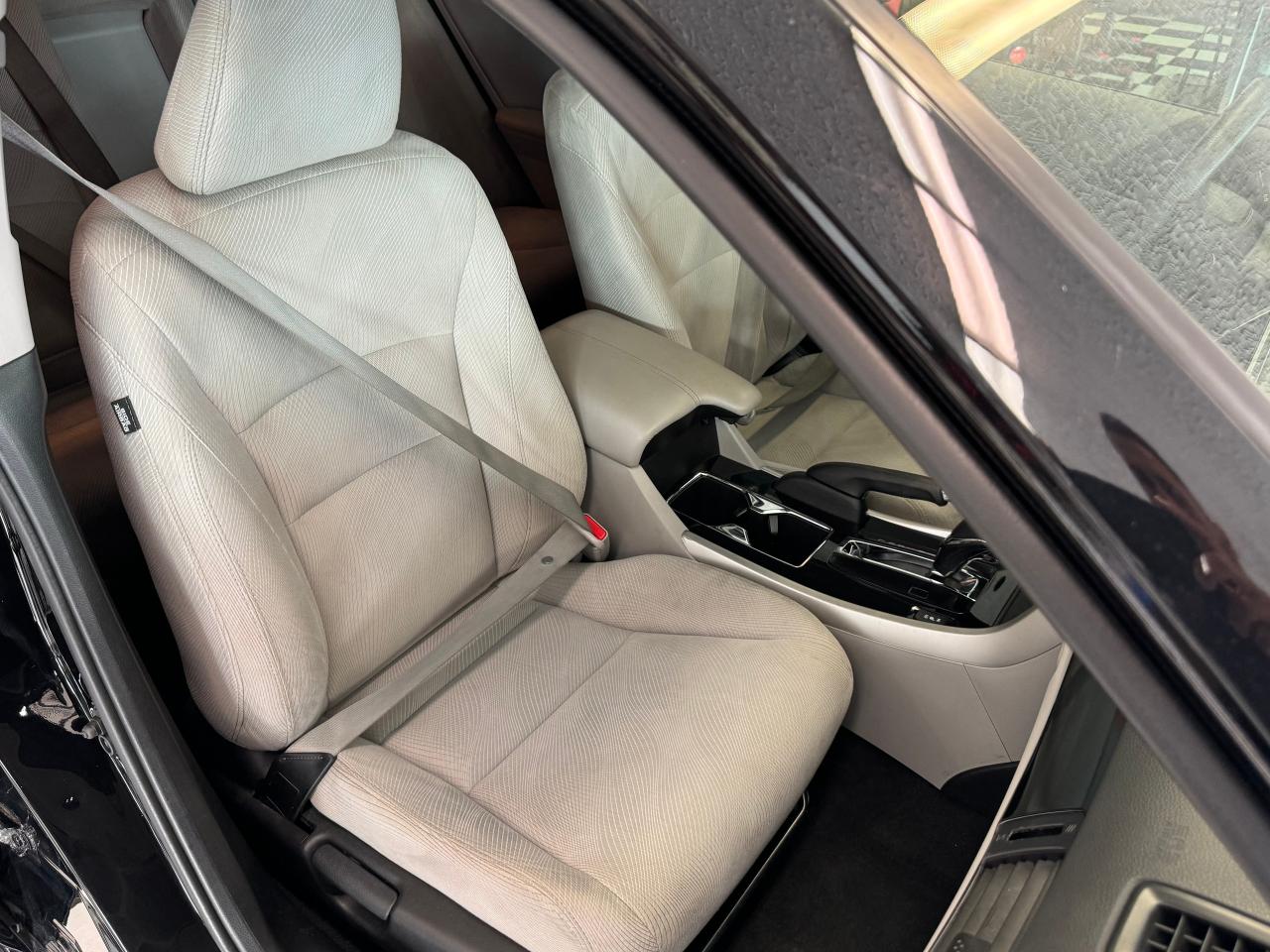 2017 Honda Accord LX+New Brakes+Camera+ApplePlay+Heated Seats Photo82