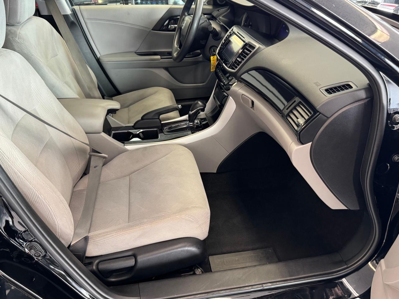 2017 Honda Accord LX+New Brakes+Camera+ApplePlay+Heated Seats - Photo #20
