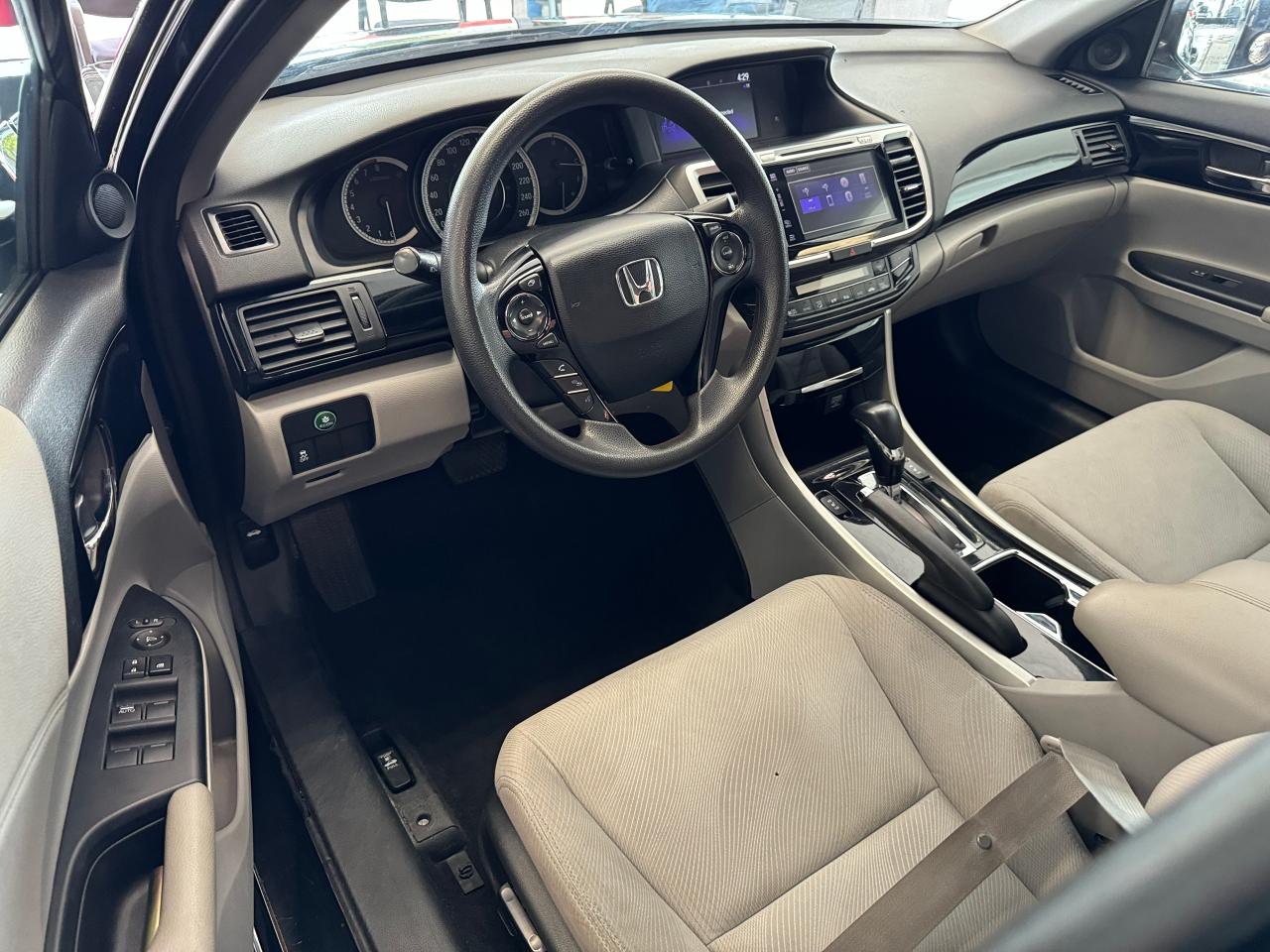 2017 Honda Accord LX+New Brakes+Camera+ApplePlay+Heated Seats - Photo #16
