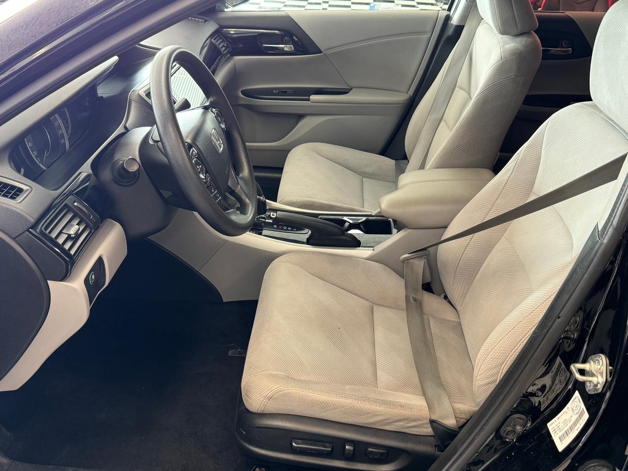 2017 Honda Accord LX+New Brakes+Camera+ApplePlay+Heated Seats Photo78