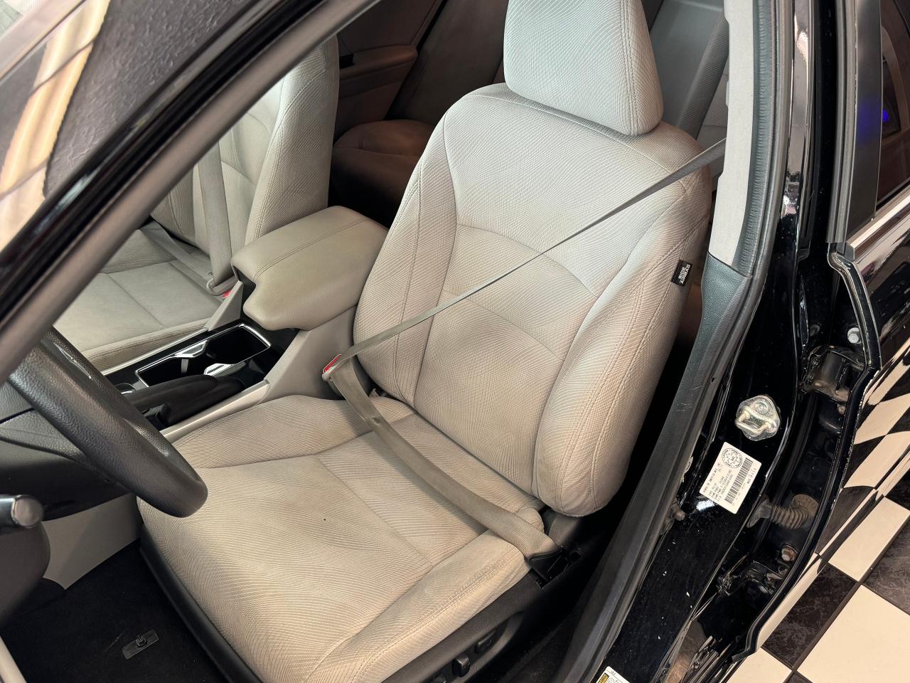2017 Honda Accord LX+New Brakes+Camera+ApplePlay+Heated Seats - Photo #18