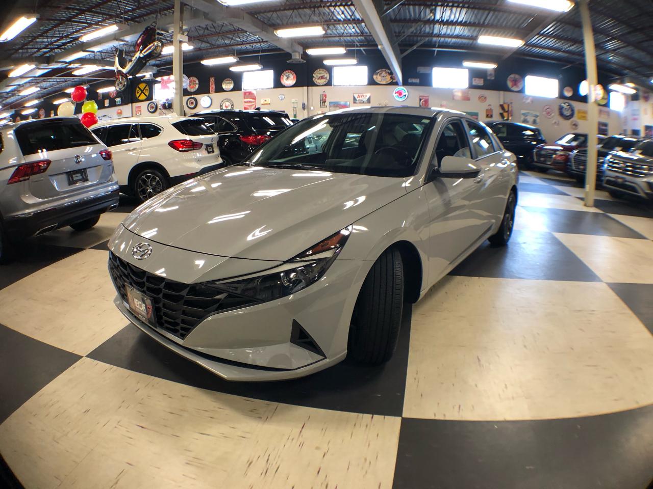 2022 Hyundai Elantra PREFERRED AUTO A/C CARPLAY L/ASSIST B/SPOT CAMERA Photo2