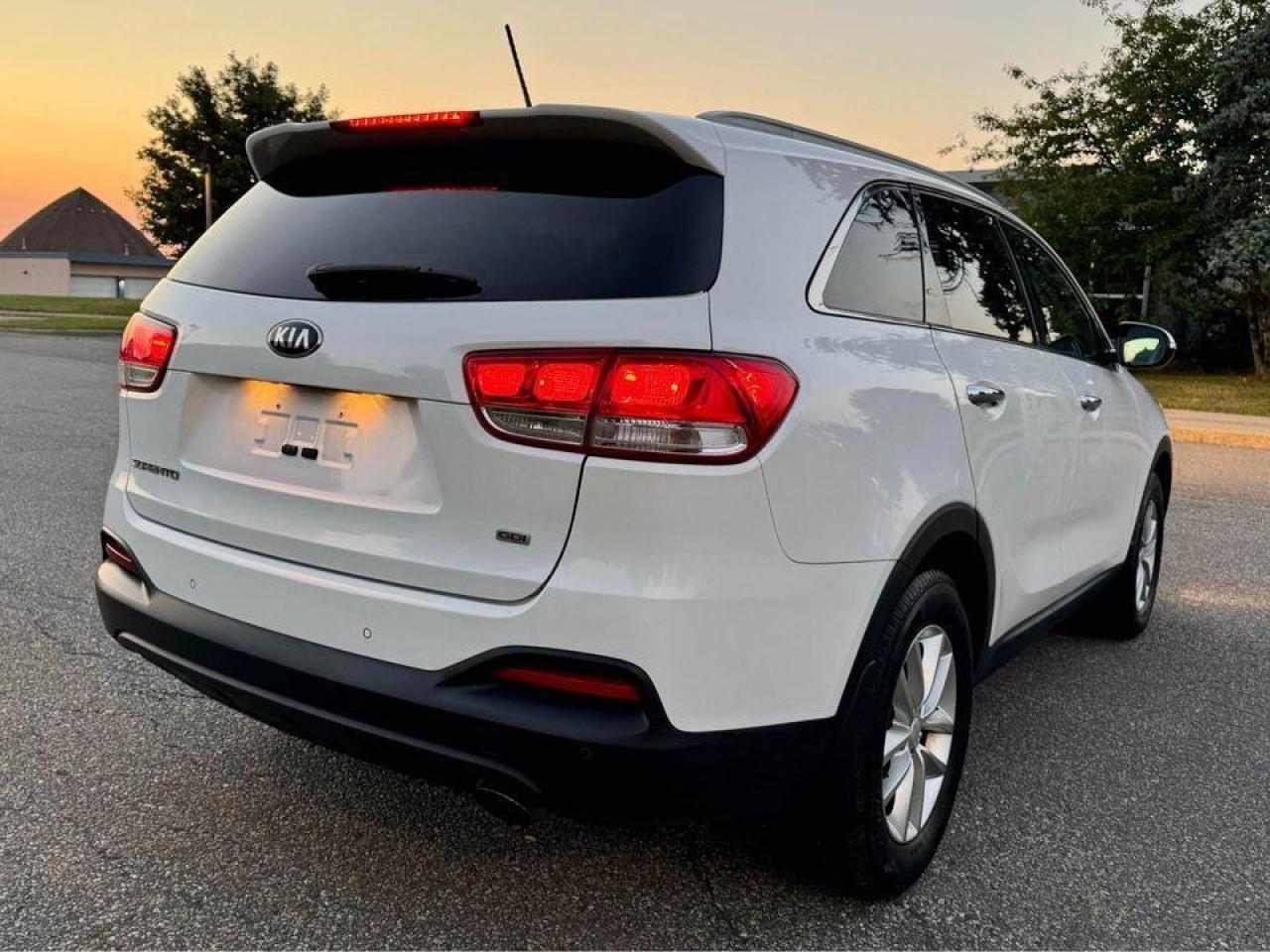 2016 Kia Sorento 2.4L 4 Cylinder- Certified - Photo #9