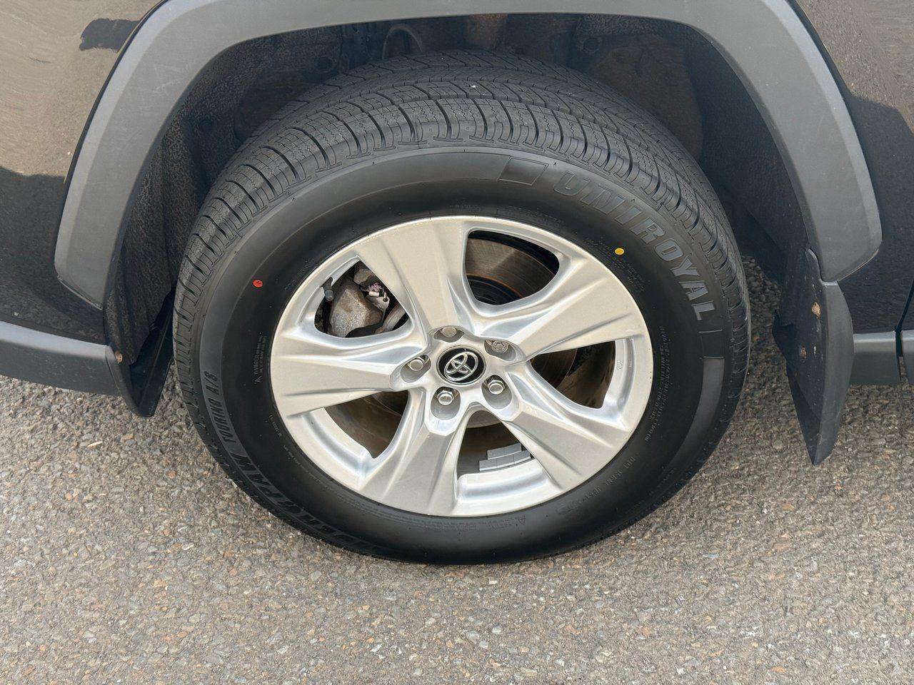 2020 Toyota RAV4 Hybrid XLE Photo4